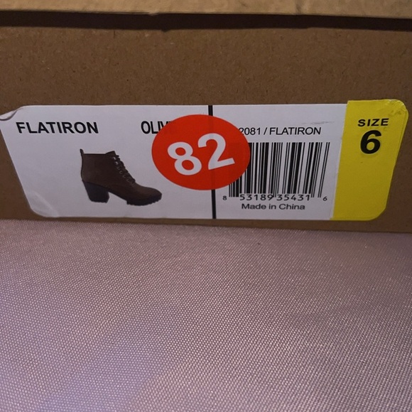 NWT Seven7 Flatiron Olive Lace up boots Size 6 - Picture 5 of 5